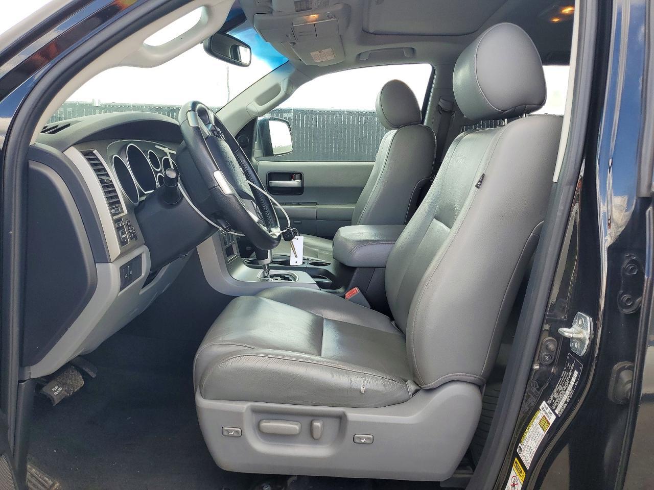2014 TOYOTA Sequoia