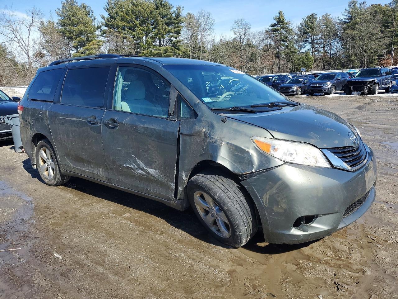 2014 TOYOTA SIENNA