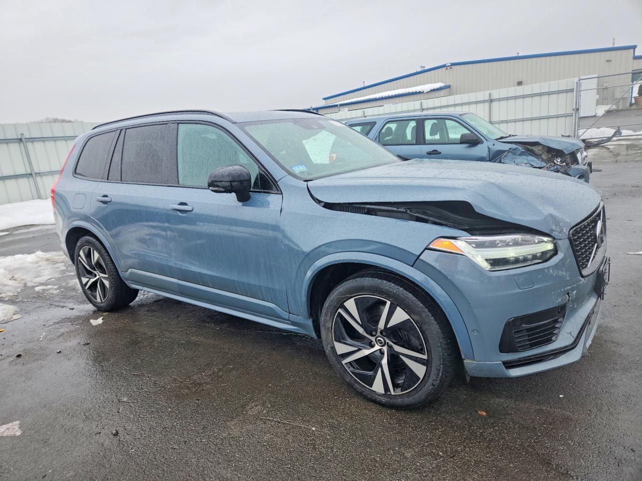 2022 VOLVO XC90