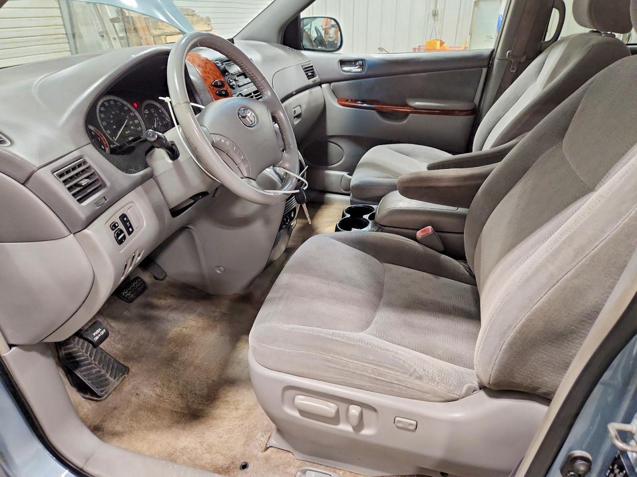 2005 TOYOTA SIENNA