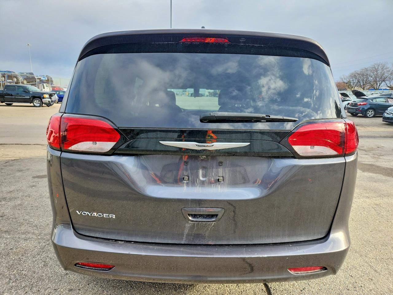 2022 CHRYSLER Voyager