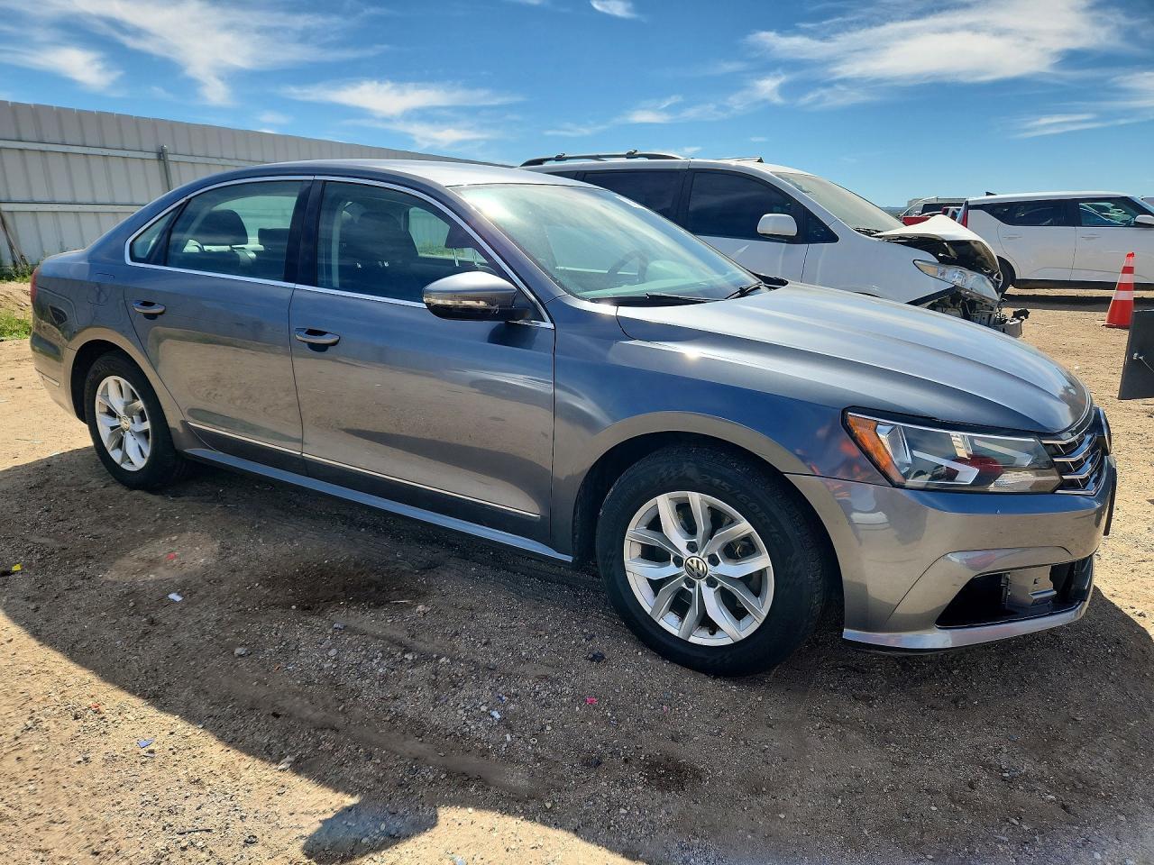 2016 VOLKSWAGEN Passat