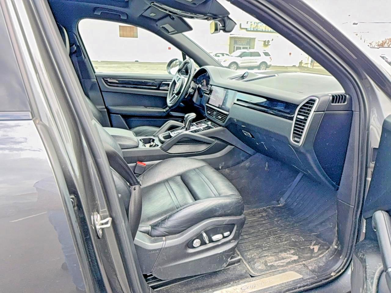 2020 PORSCHE CAYENNE
