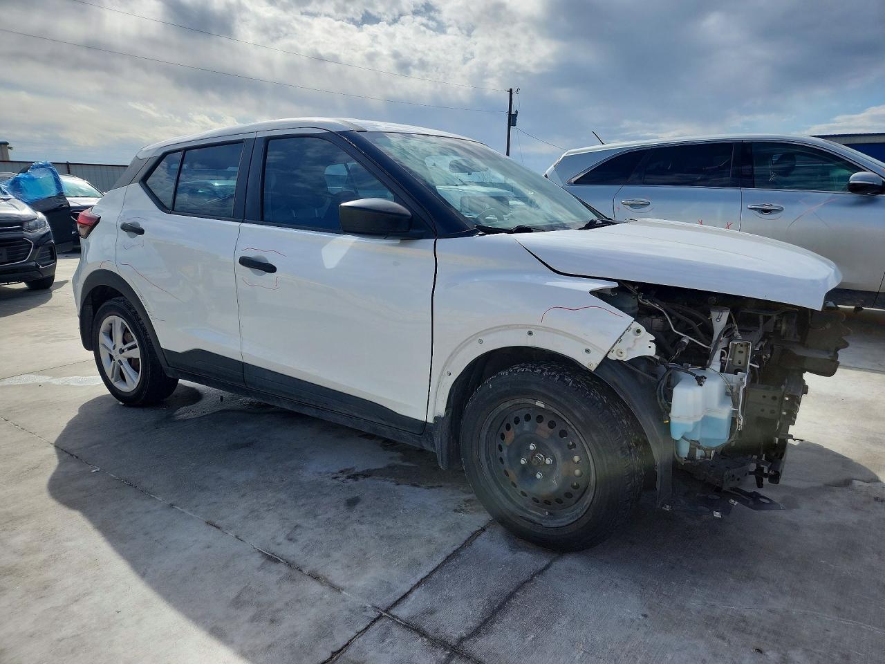 2021 NISSAN KICKS