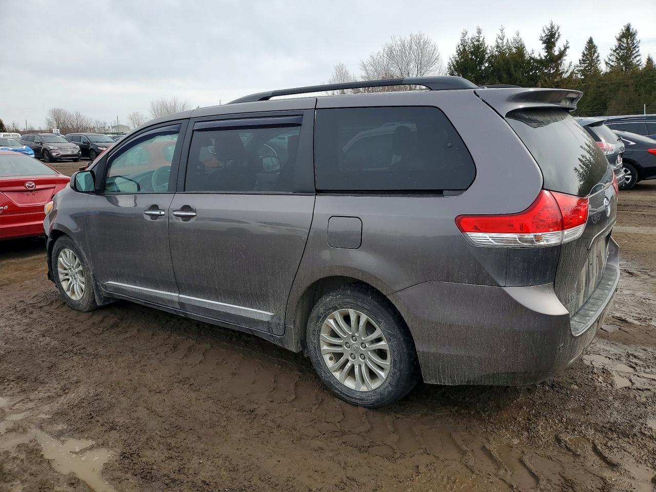 2013 TOYOTA SIENNA