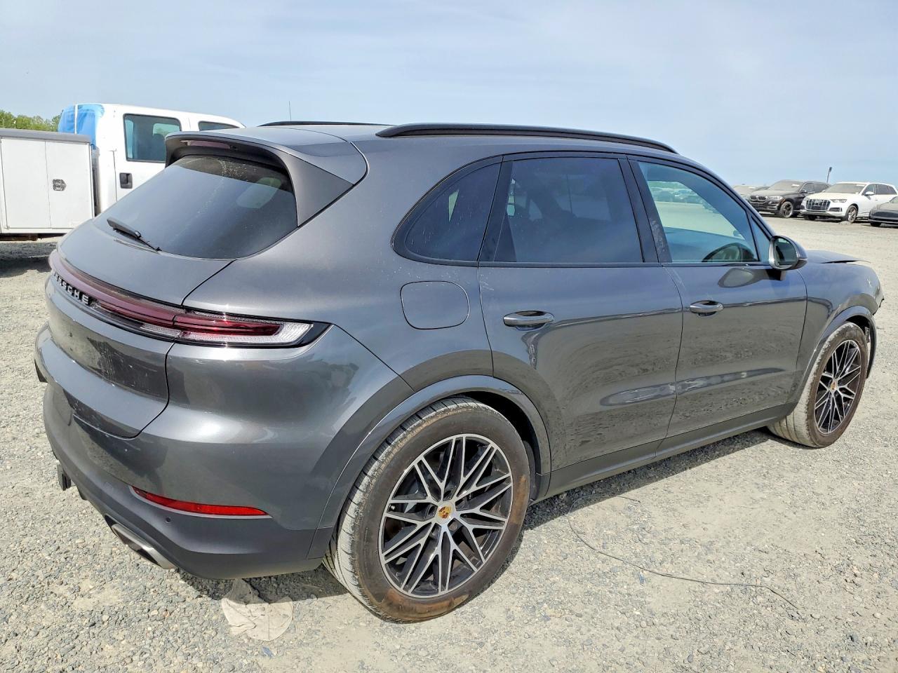 2024 PORSCHE CAYENNE