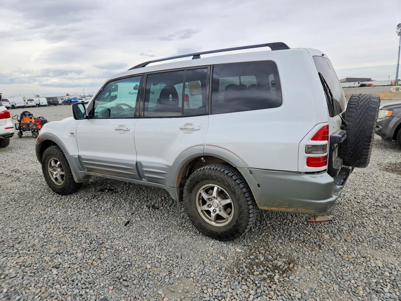 2002 MITSUBISHI Montero