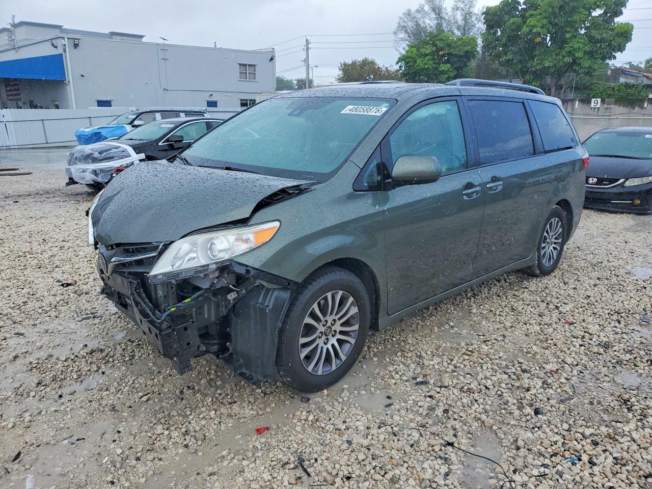 2018 TOYOTA SIENNA