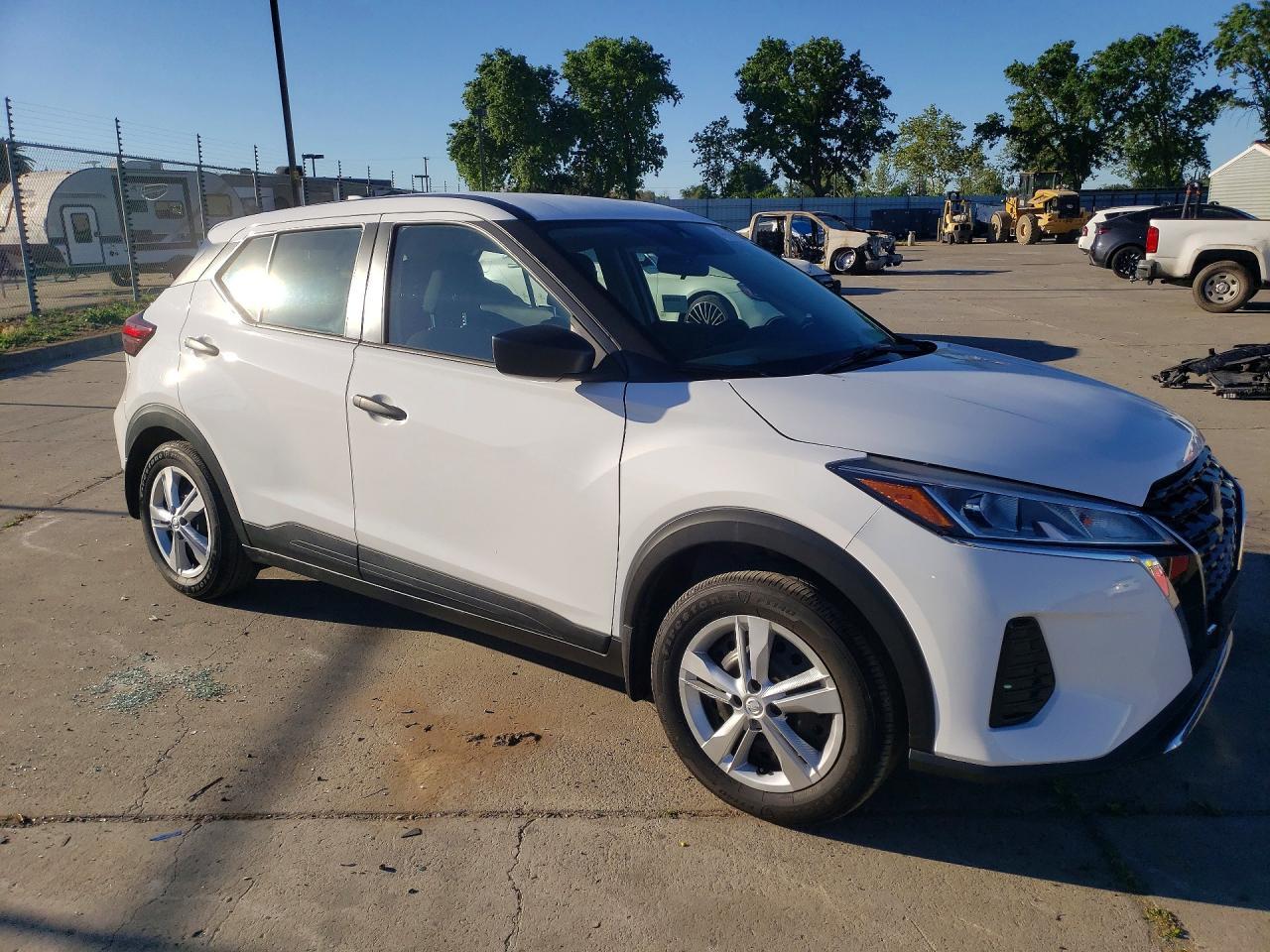 2023 NISSAN KICKS