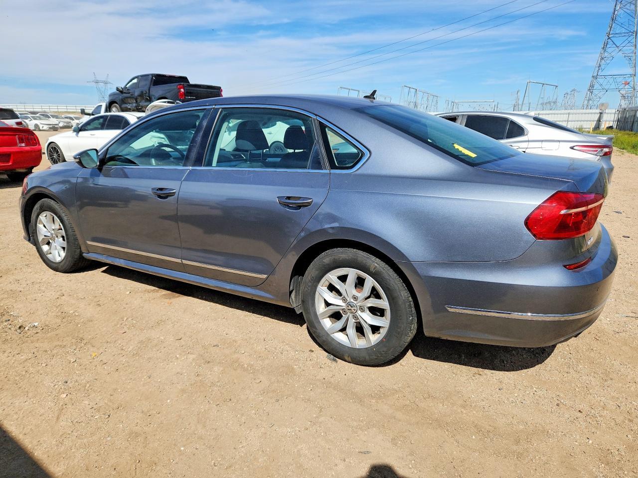 2016 VOLKSWAGEN Passat