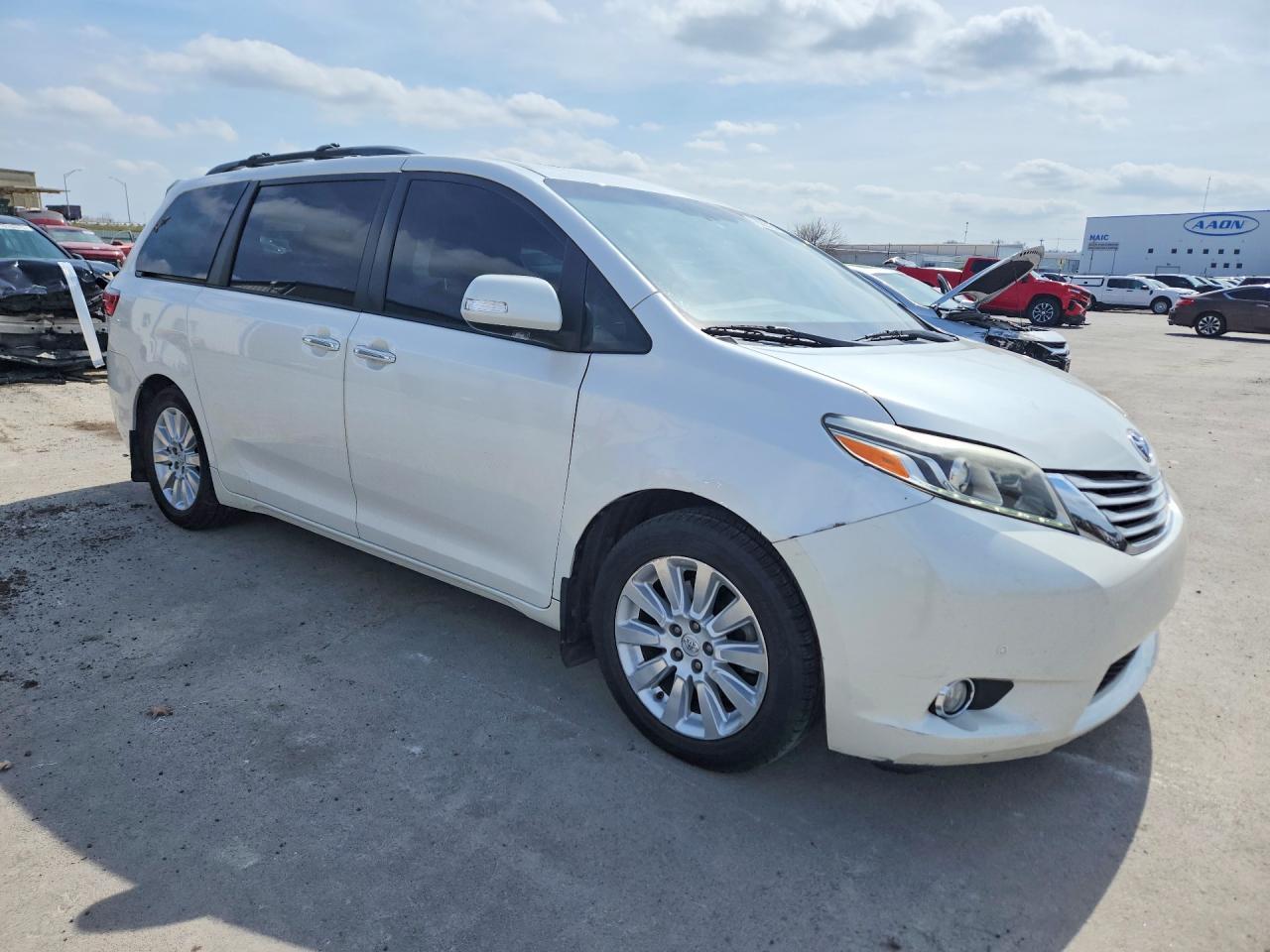 2015 TOYOTA SIENNA