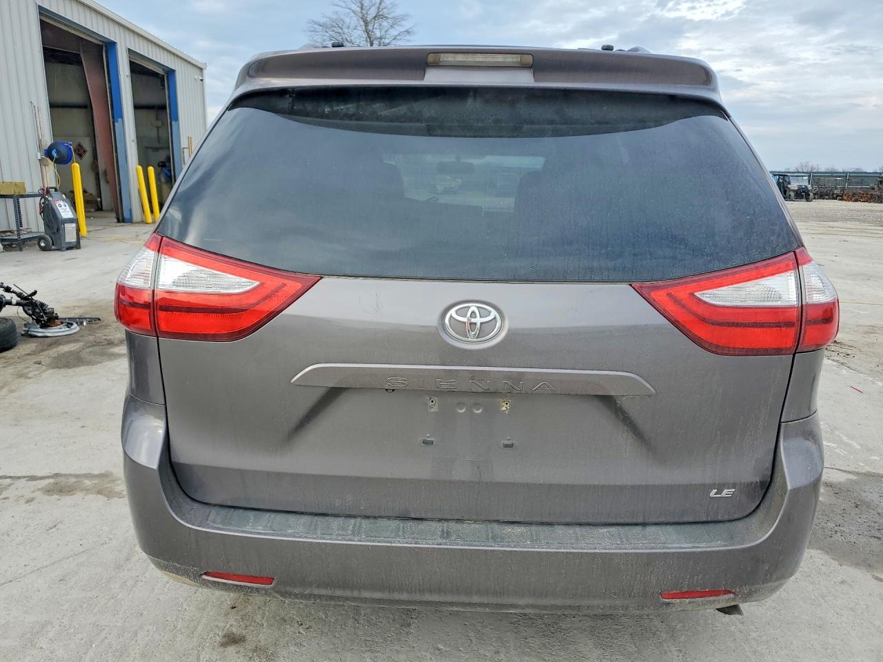 2015 TOYOTA SIENNA