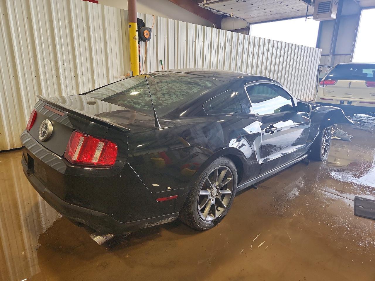 2011 FORD MUSTANG