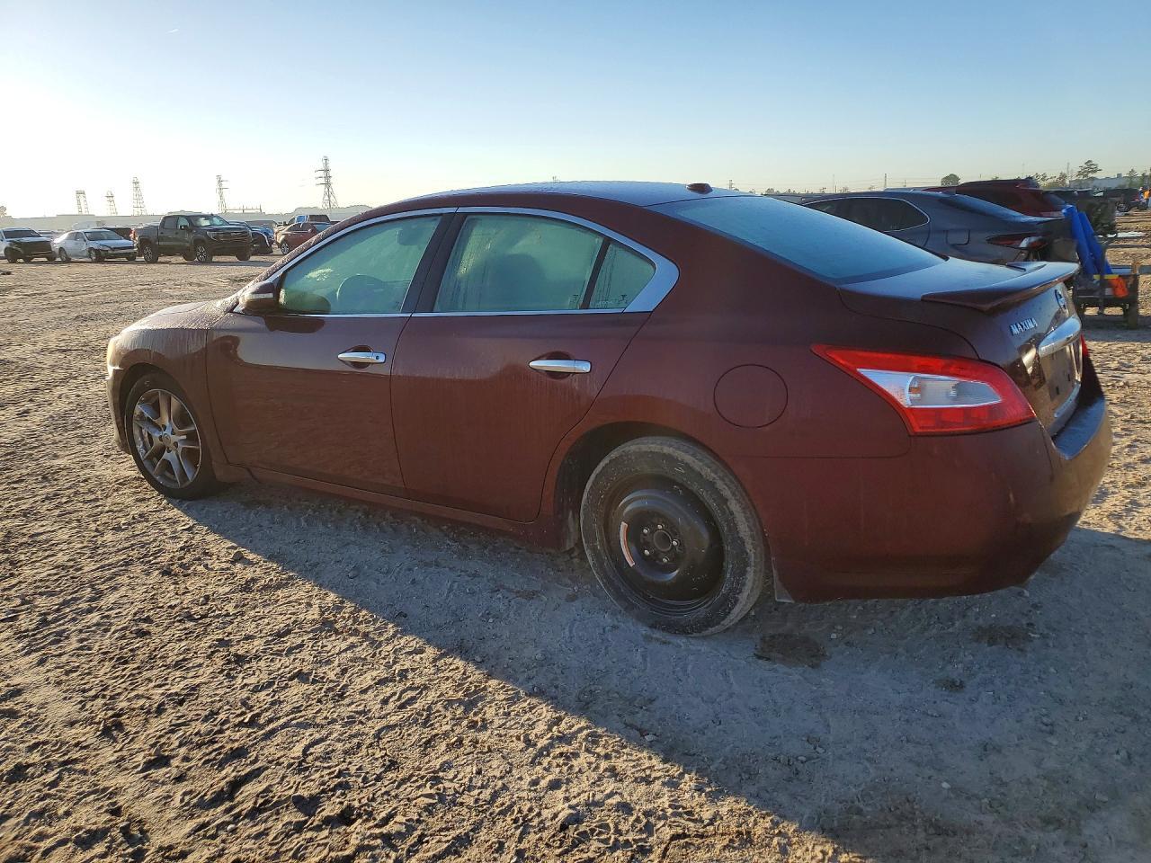 2010 NISSAN Maxima