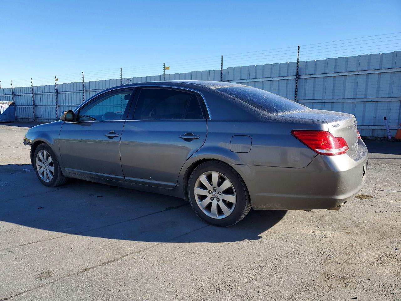 2005 TOYOTA Avalon