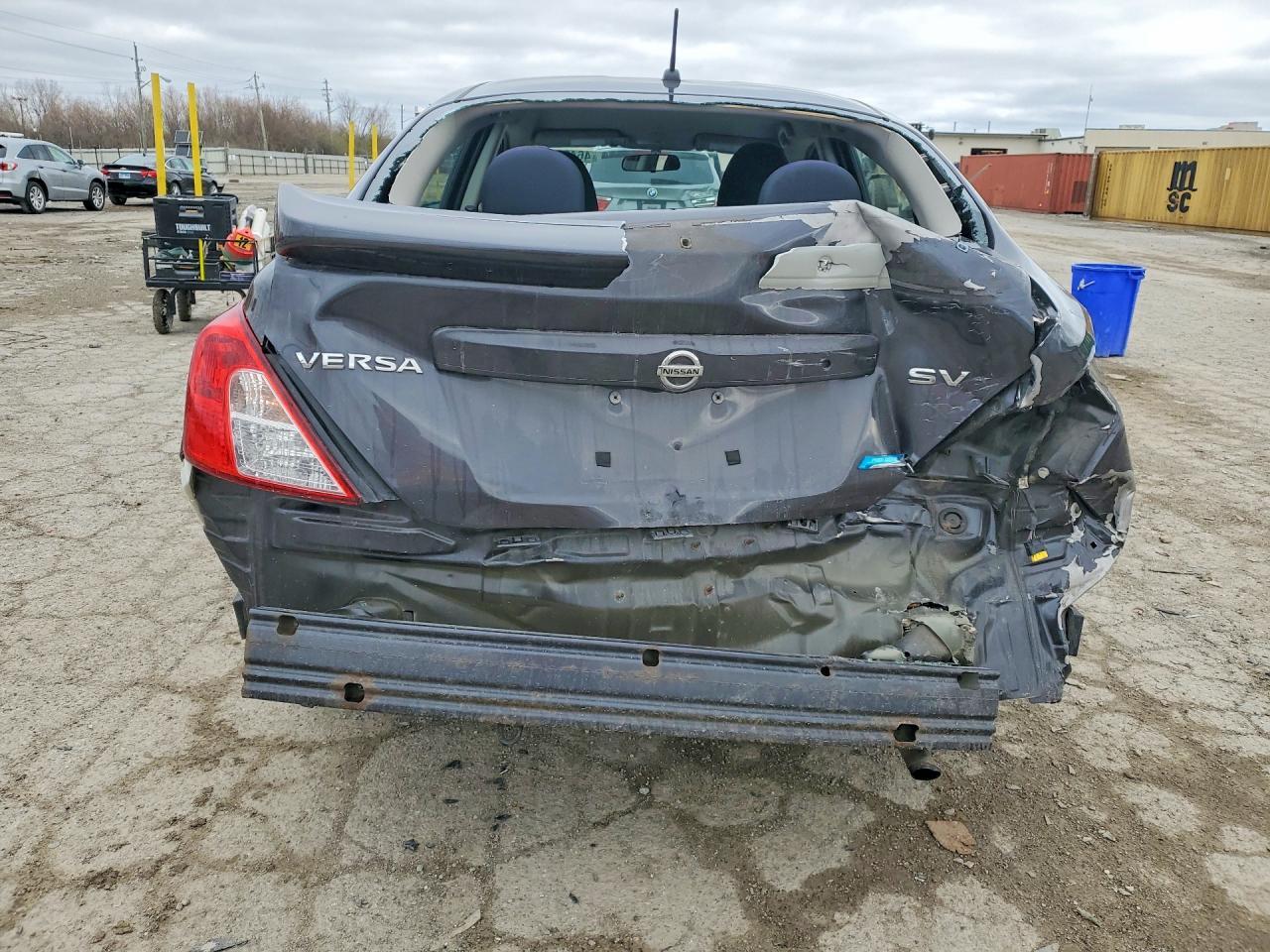 2015 NISSAN VERSA