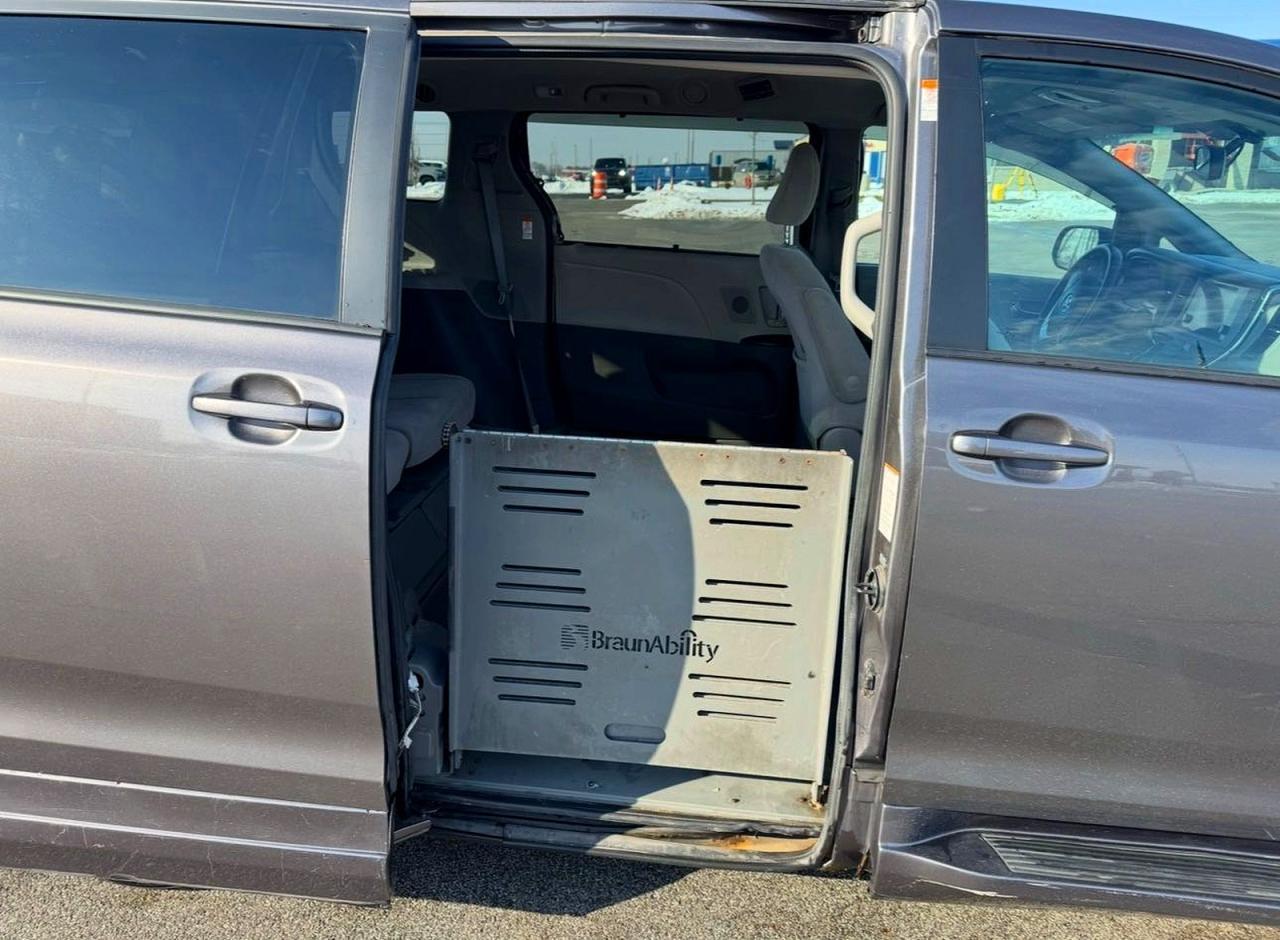 2016 TOYOTA SIENNA