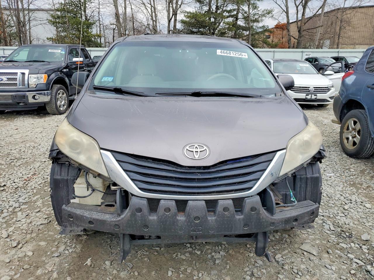 2011 TOYOTA SIENNA