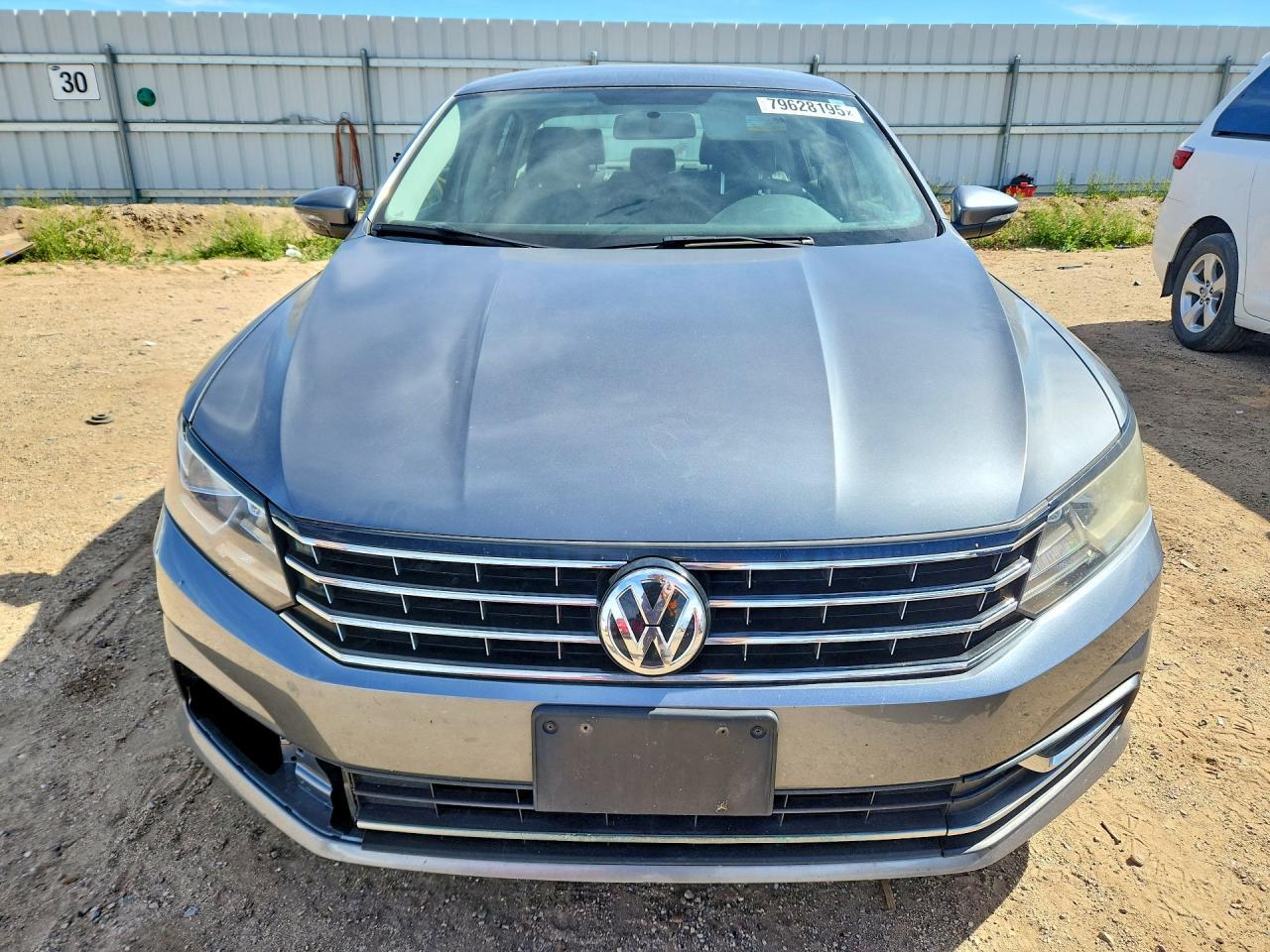 2016 VOLKSWAGEN Passat