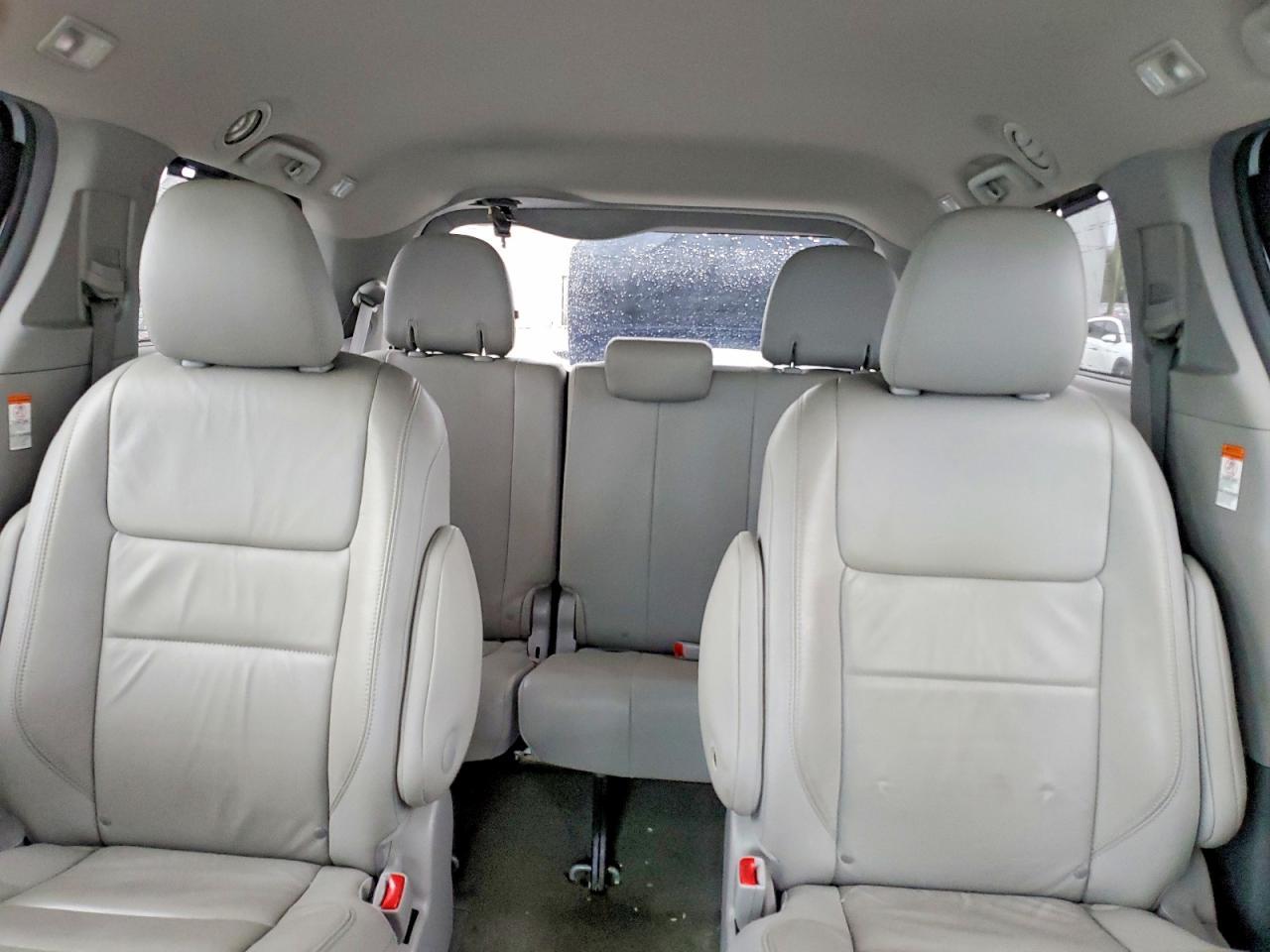 2016 TOYOTA SIENNA