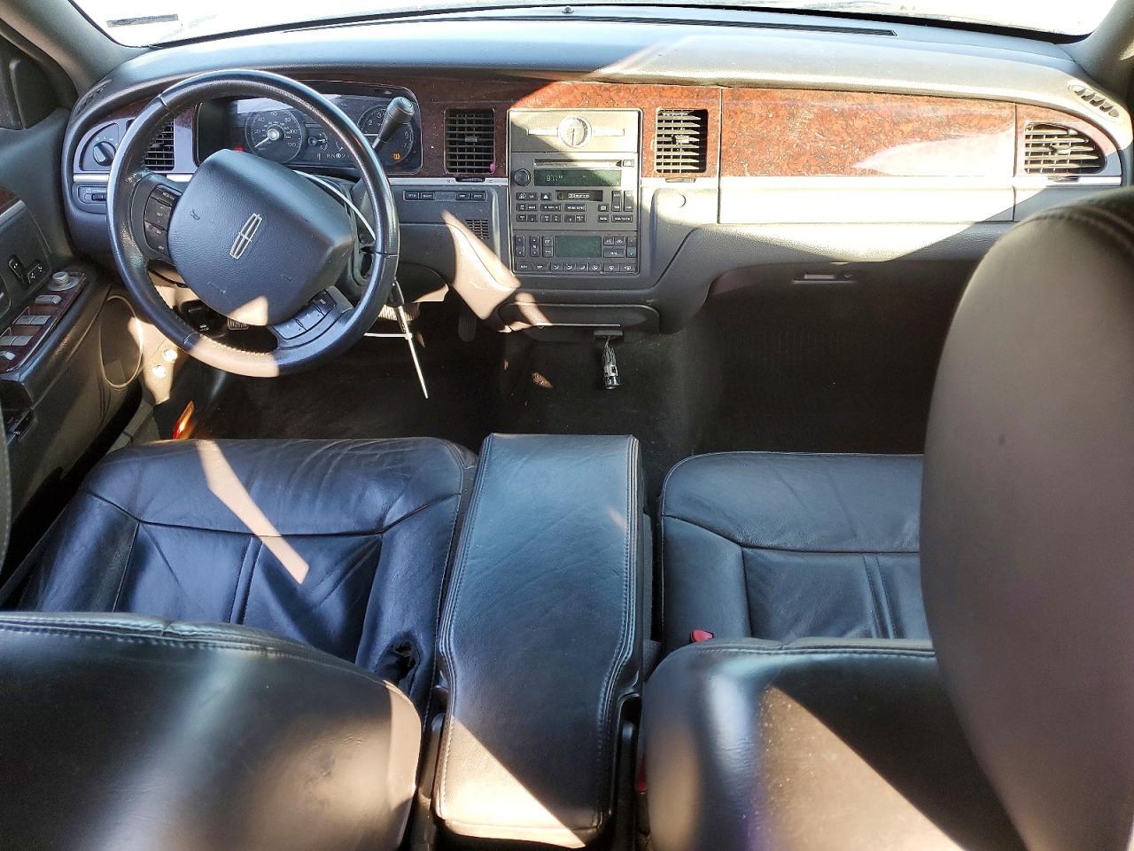 2011 LINCOLN Town Car