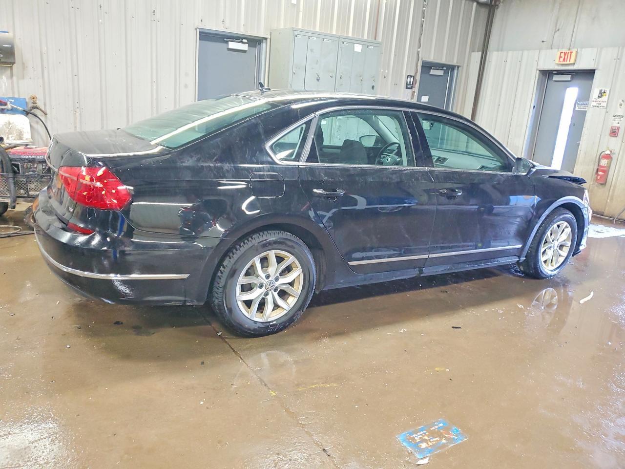 2016 VOLKSWAGEN Passat