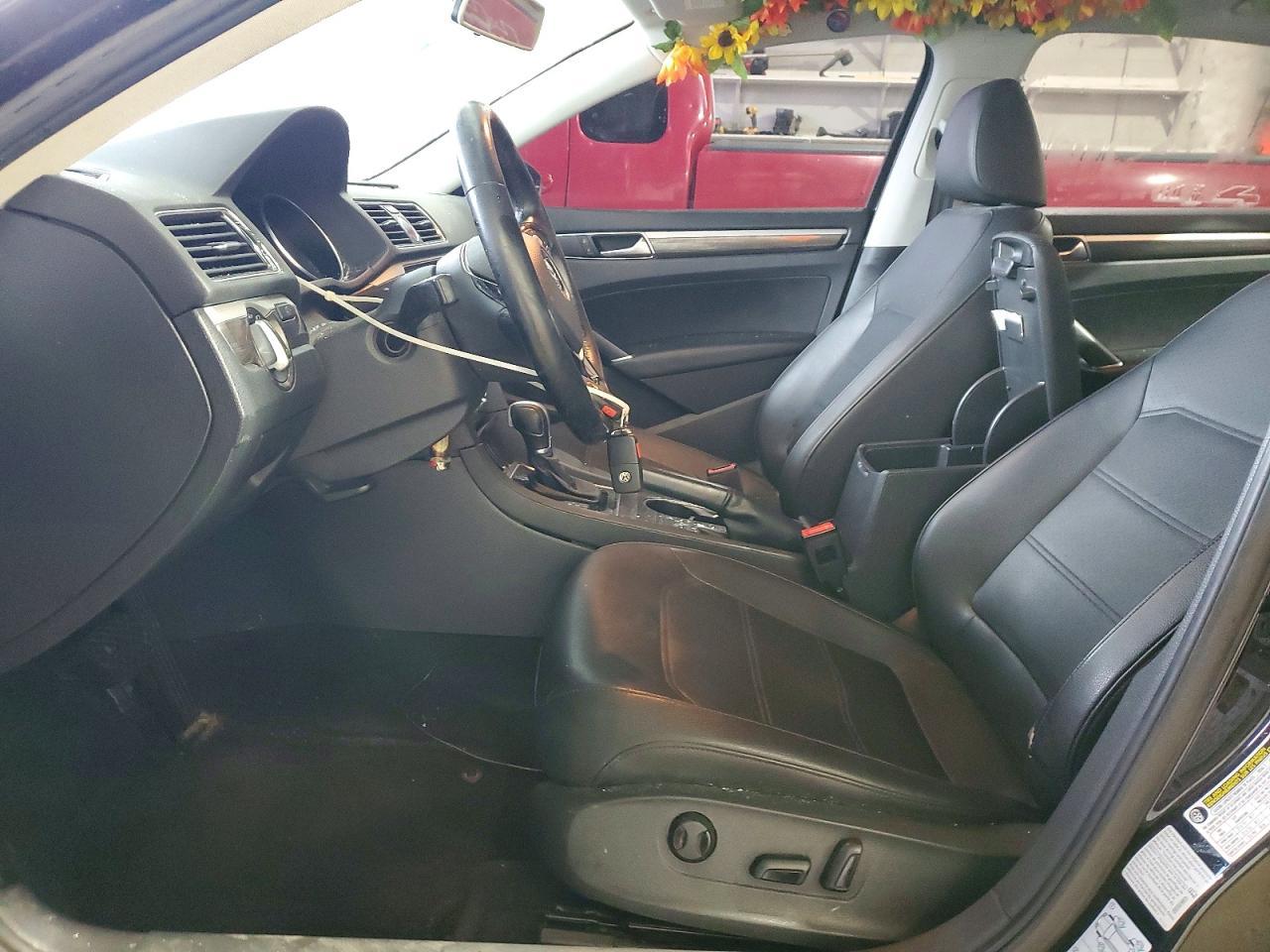 2017 VOLKSWAGEN Passat