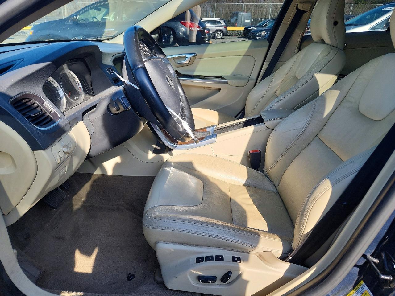 2013 VOLVO S60