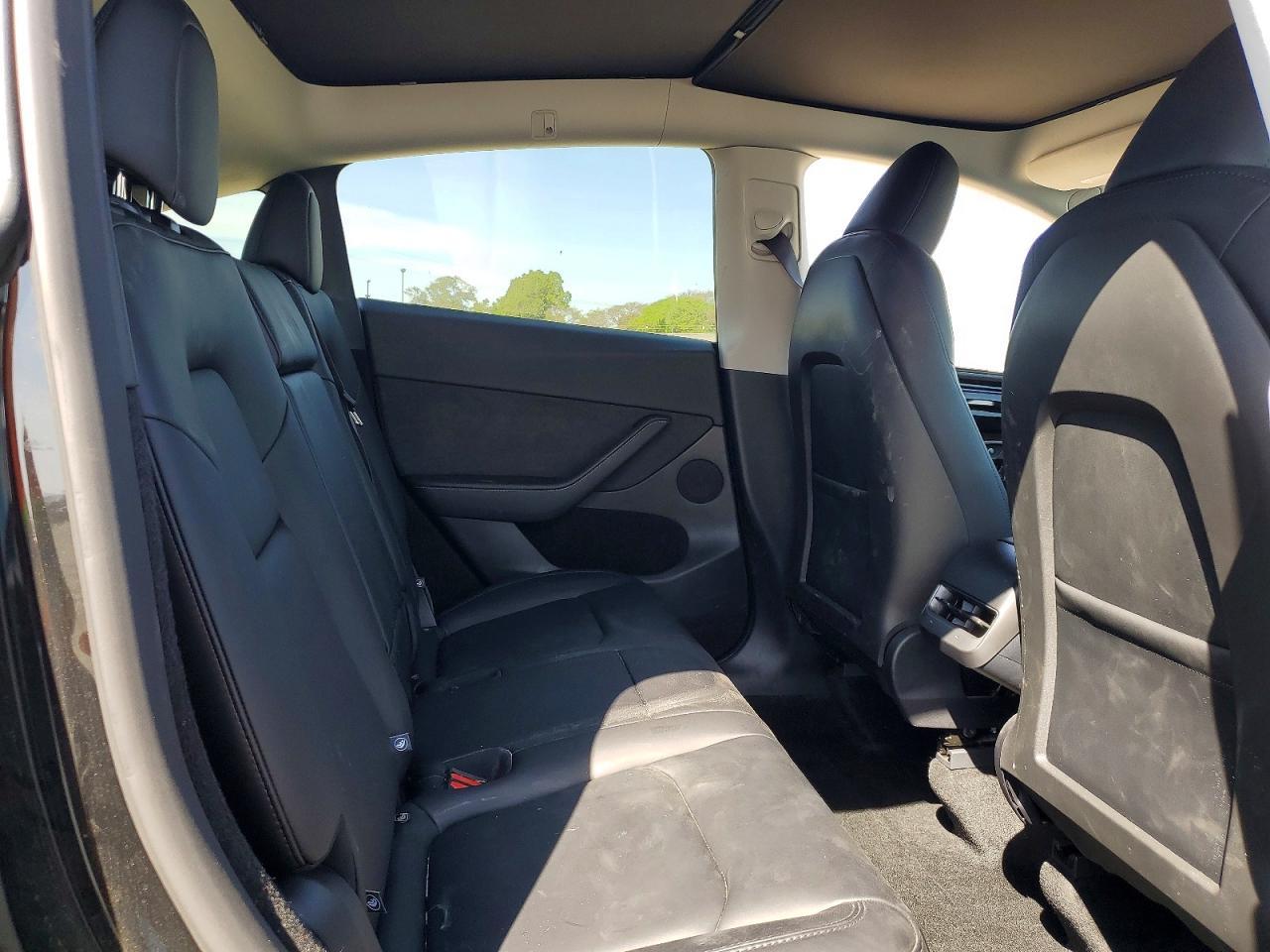 2025 TESLA MODEL Y