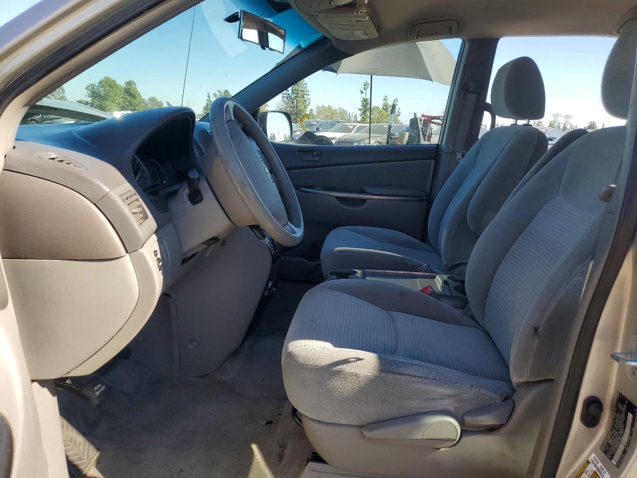 2009 TOYOTA SIENNA
