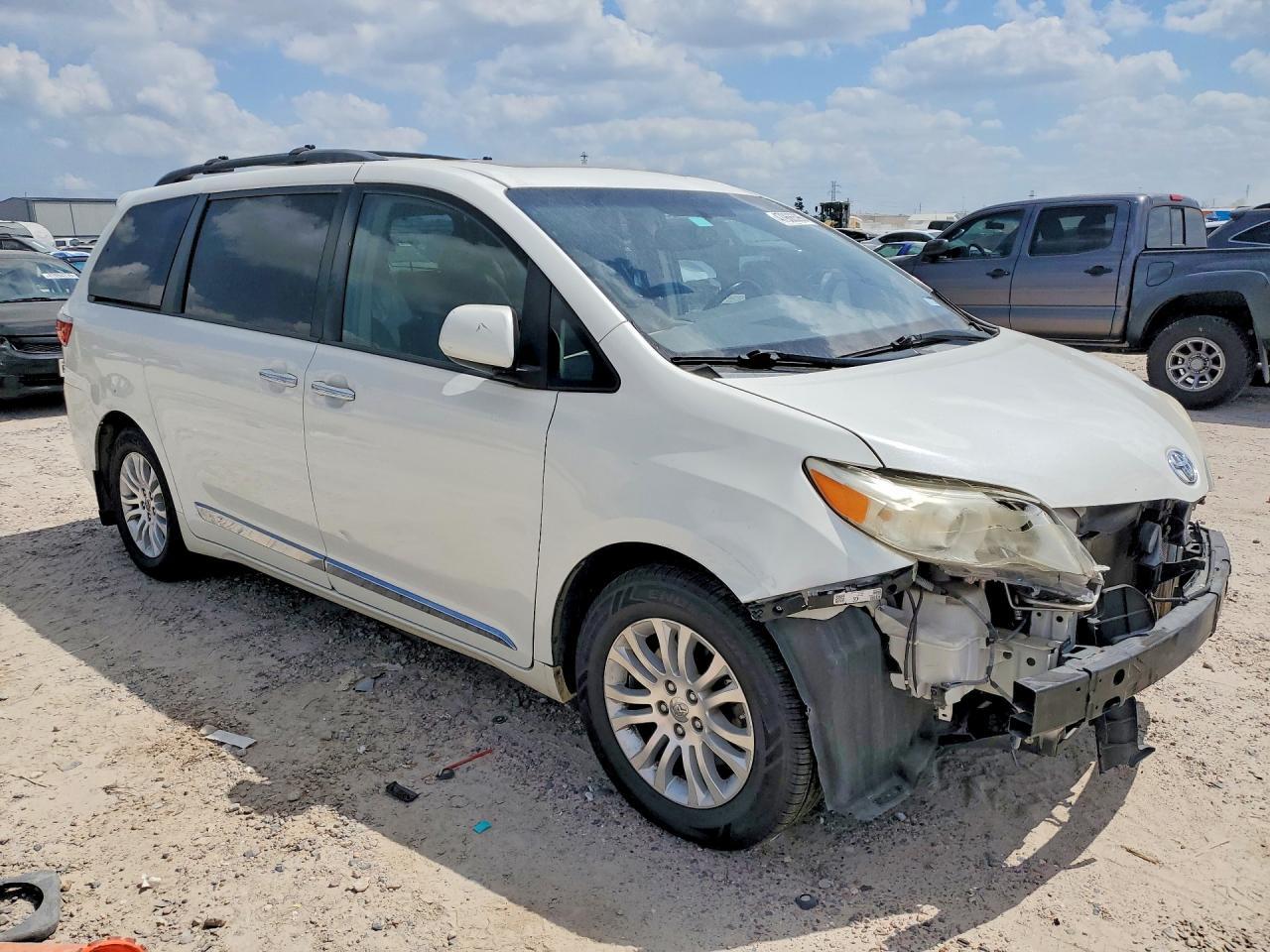 2015 TOYOTA SIENNA