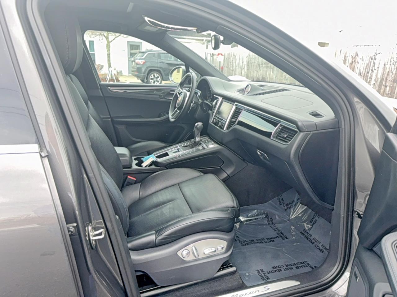 2015 PORSCHE Macan