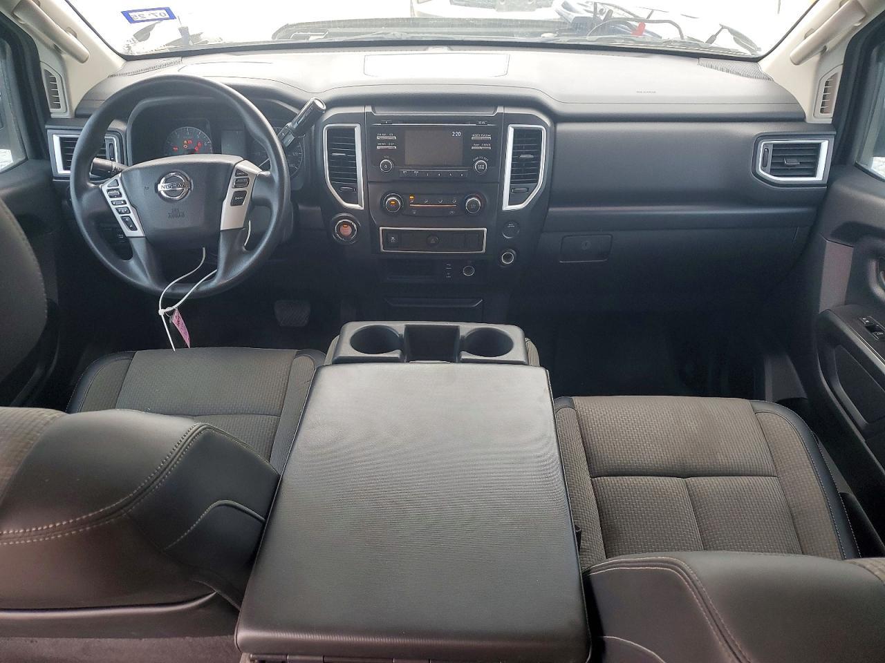 2017 NISSAN Titan