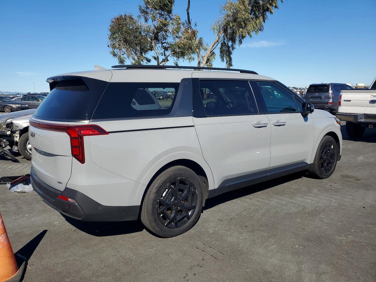 2025 KIA Carnival