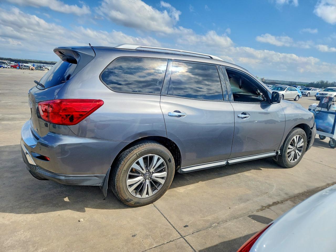 2017 NISSAN PATHFINDER