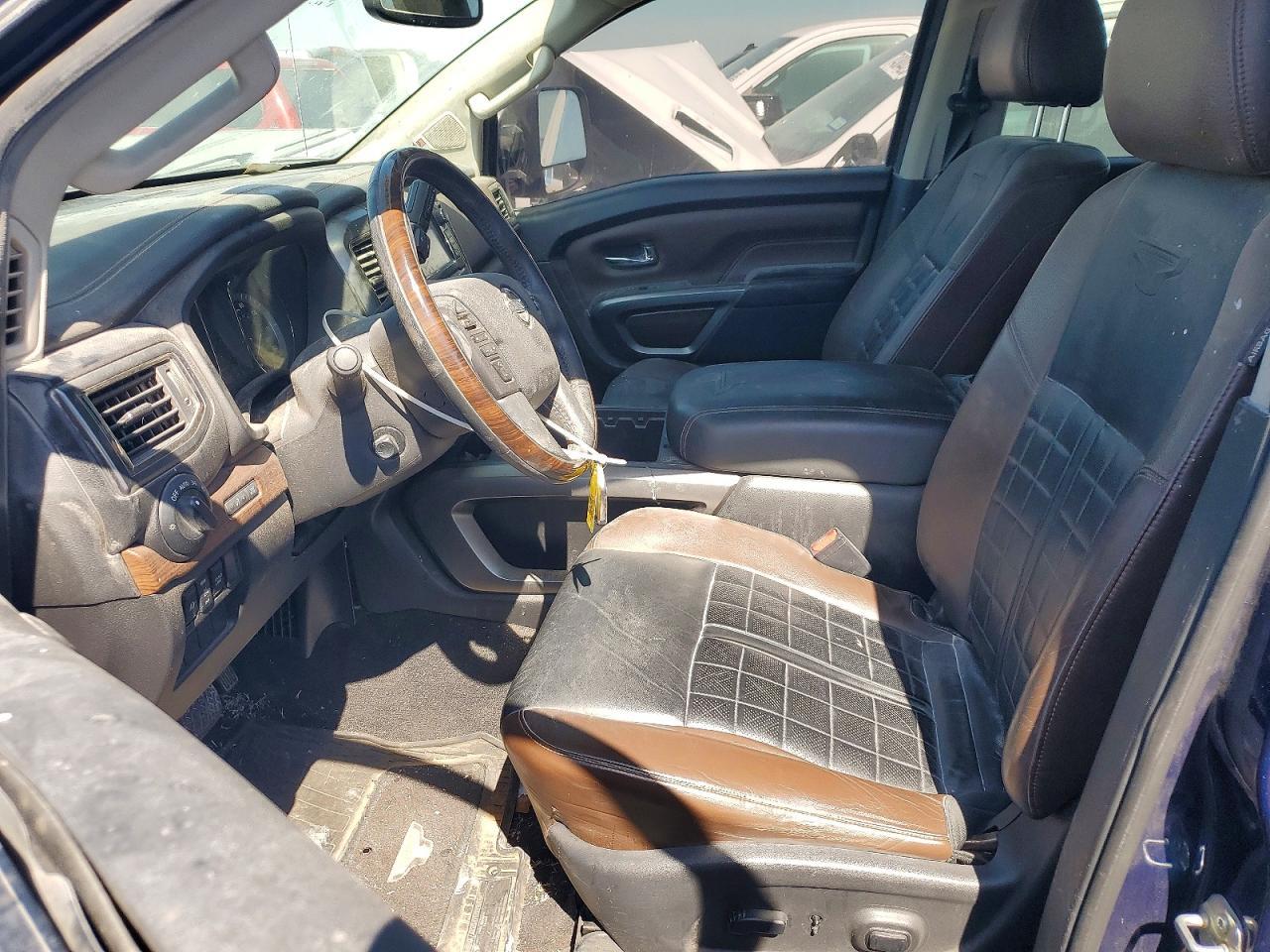 2017 NISSAN Titan