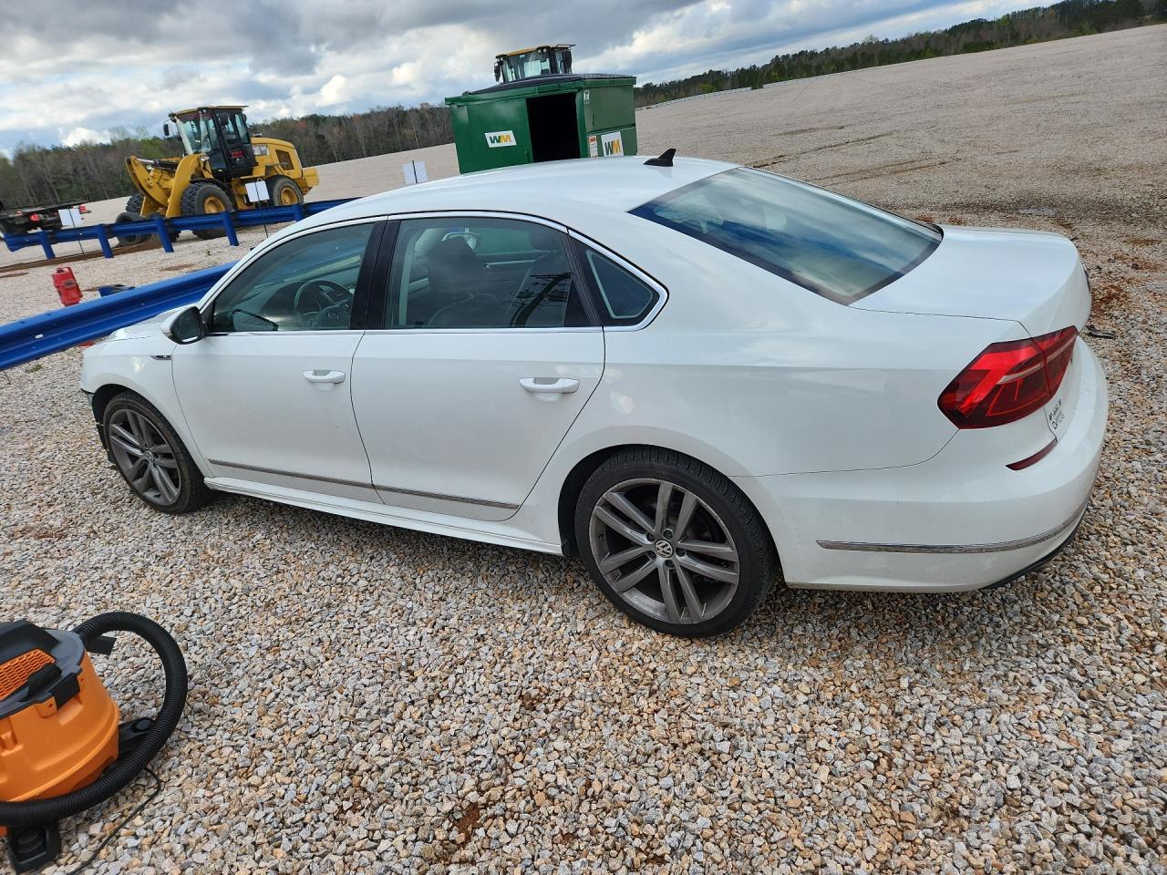 2017 VOLKSWAGEN Passat