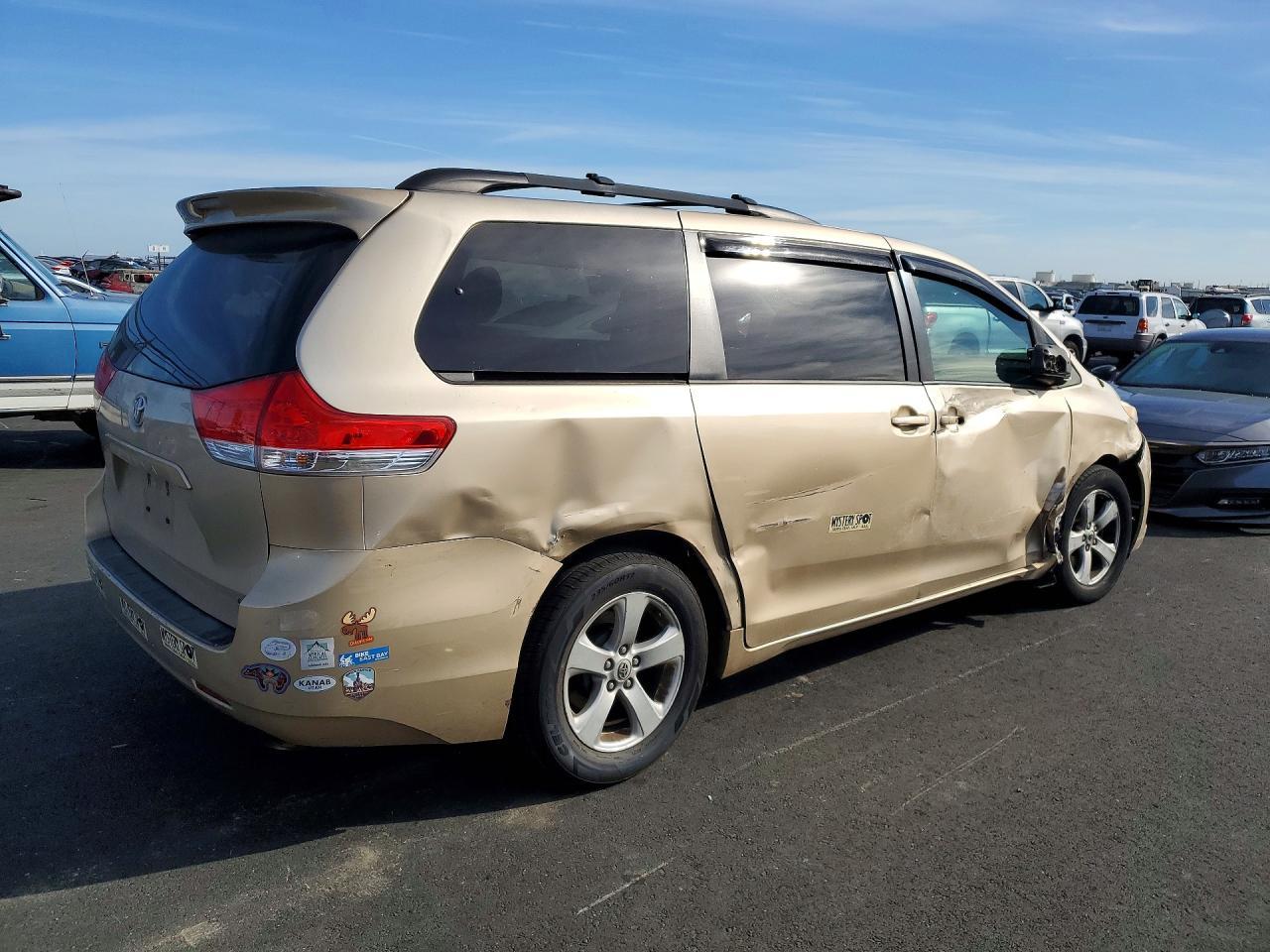 2013 TOYOTA SIENNA
