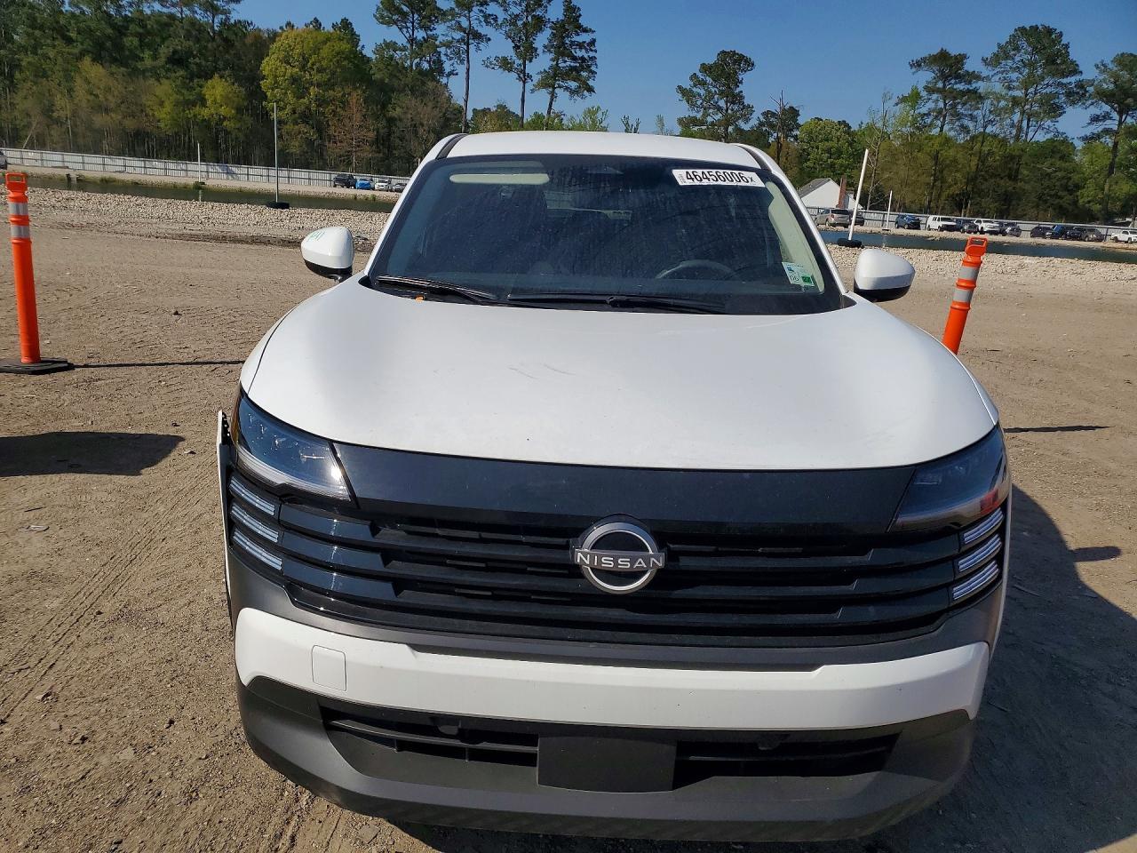 2025 NISSAN KICKS