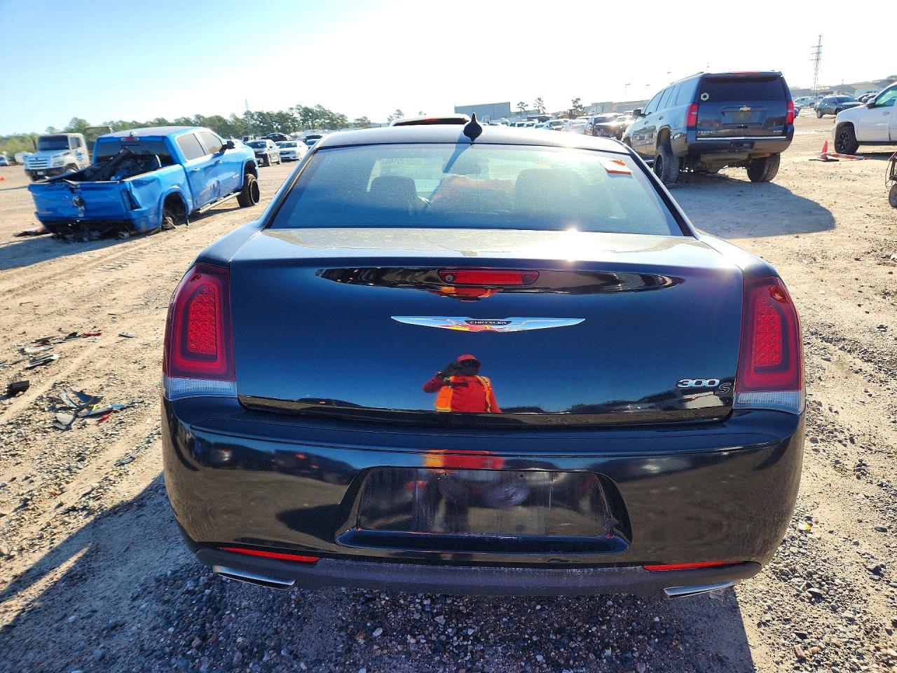 2019 CHRYSLER 300
