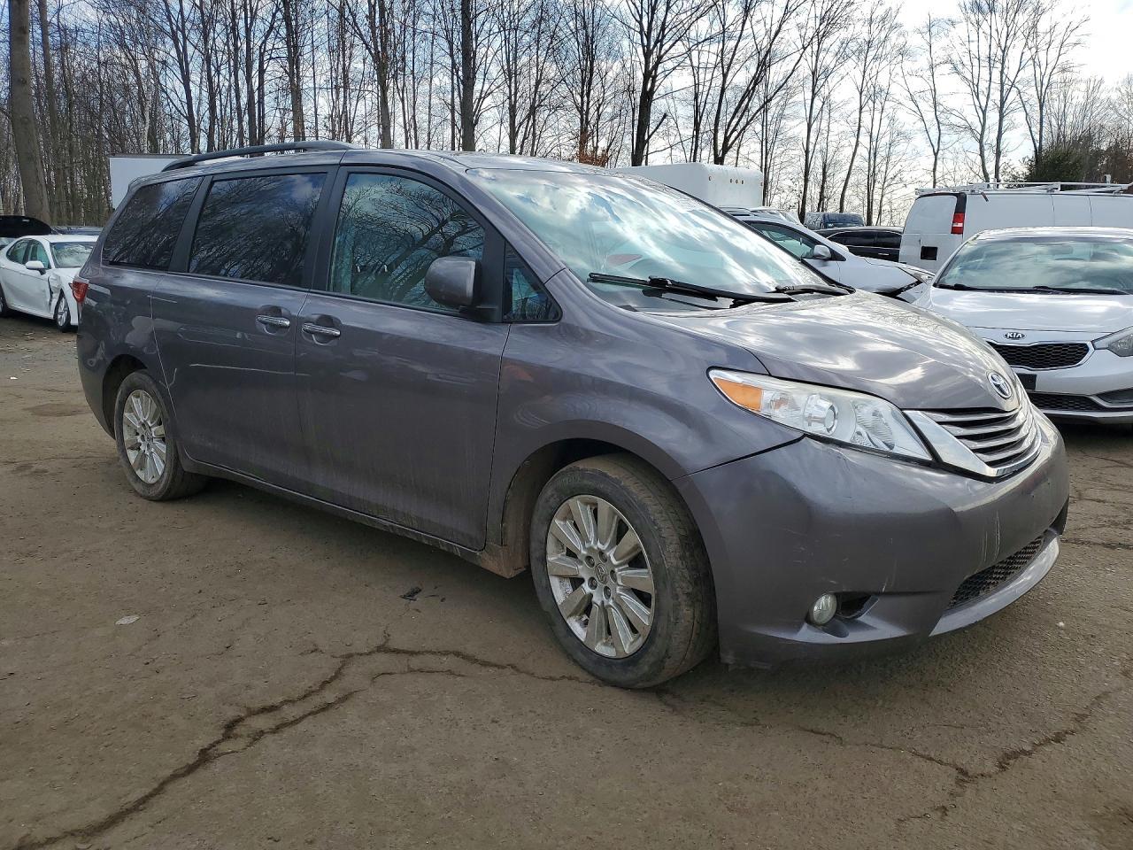 2015 TOYOTA SIENNA
