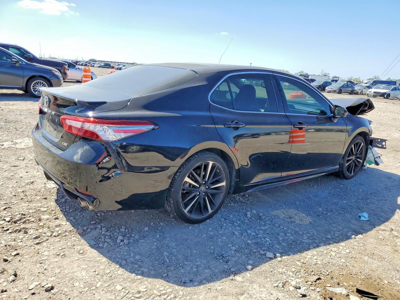 2018 TOYOTA CAMRY