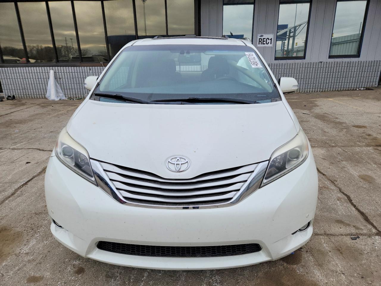 2015 TOYOTA SIENNA