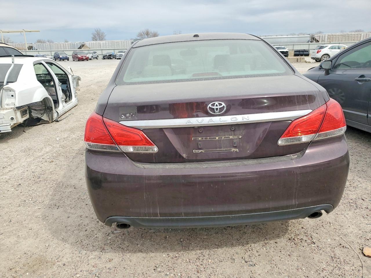 2011 TOYOTA Avalon