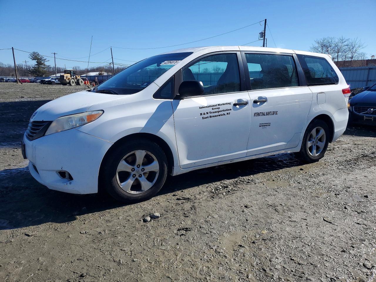 2014 TOYOTA SIENNA