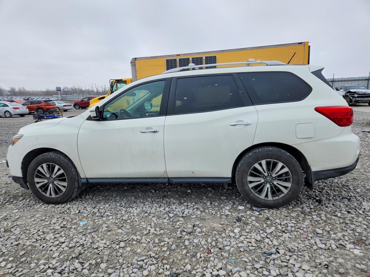 2017 NISSAN PATHFINDER