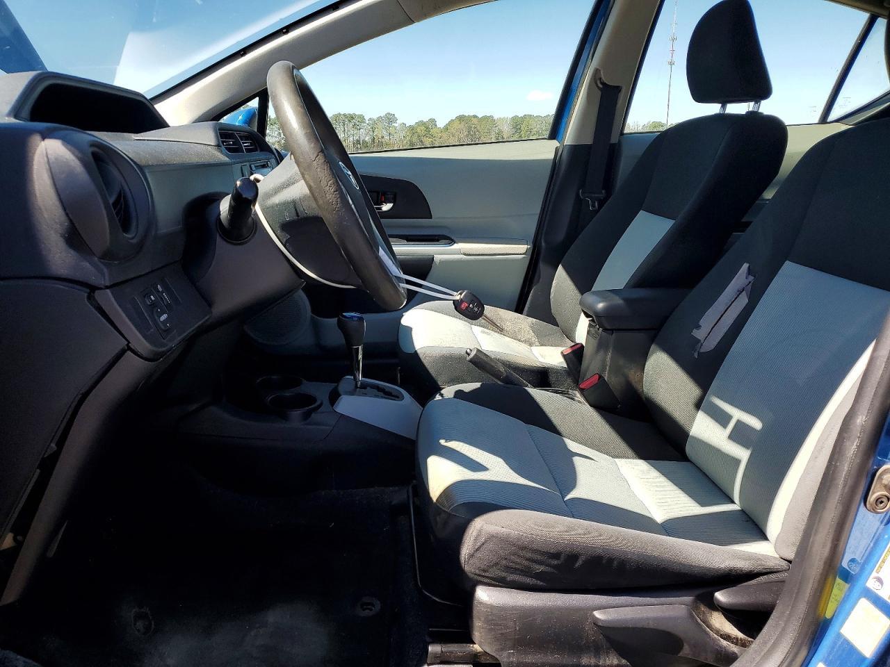 2013 TOYOTA Prius c