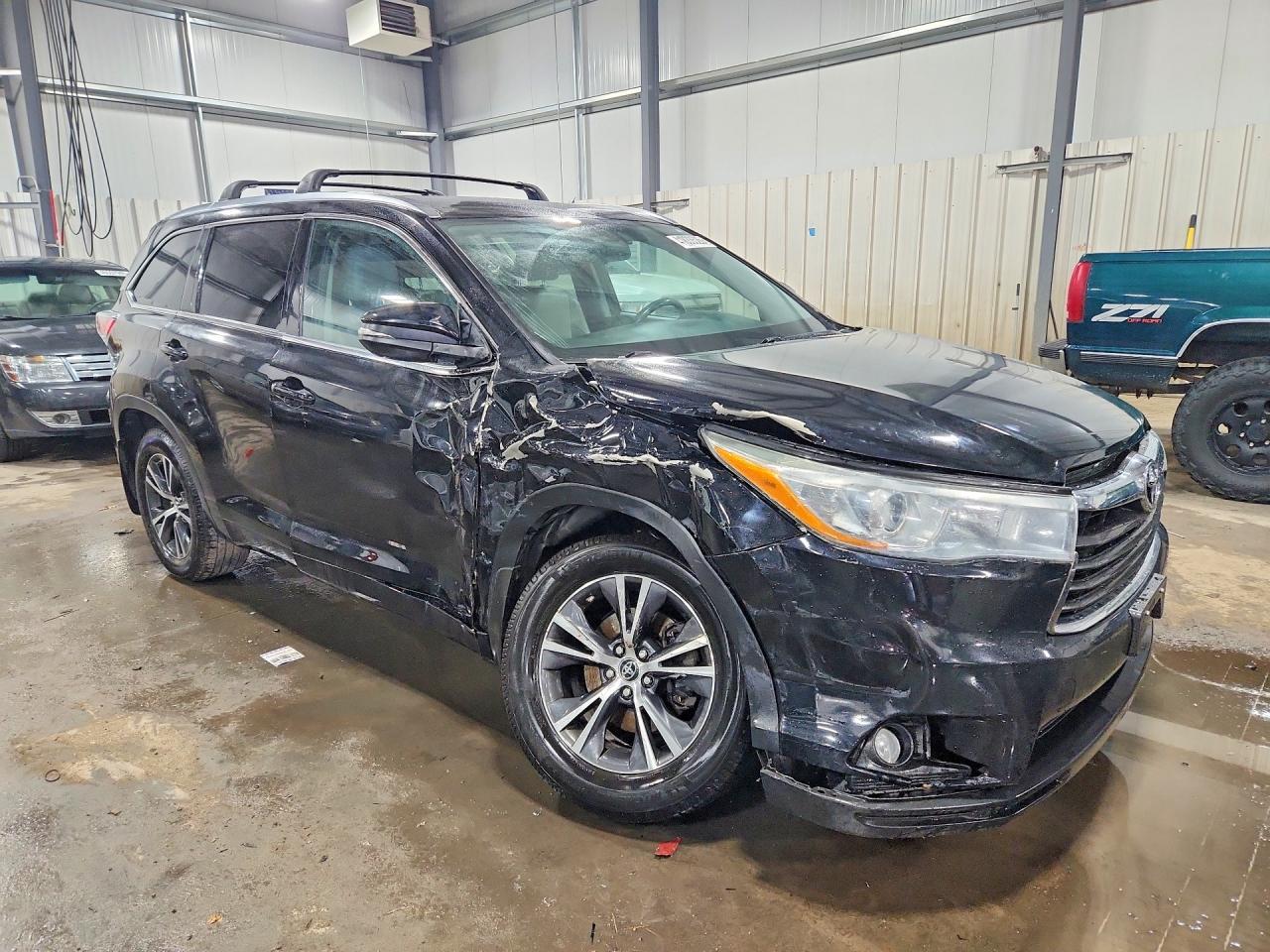 2016 TOYOTA HIGHLANDER