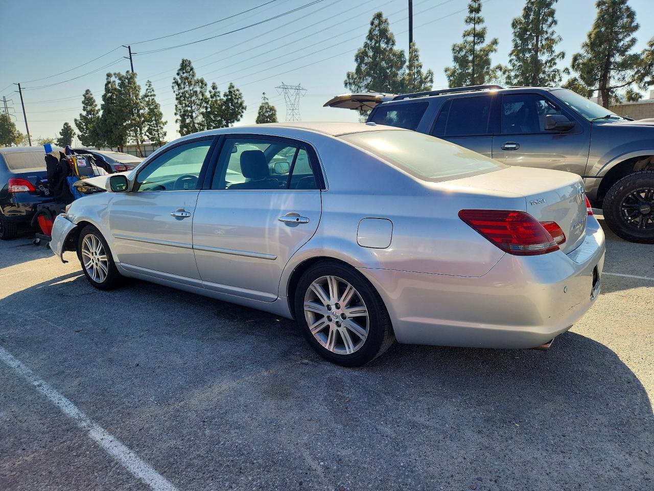 2010 TOYOTA Avalon