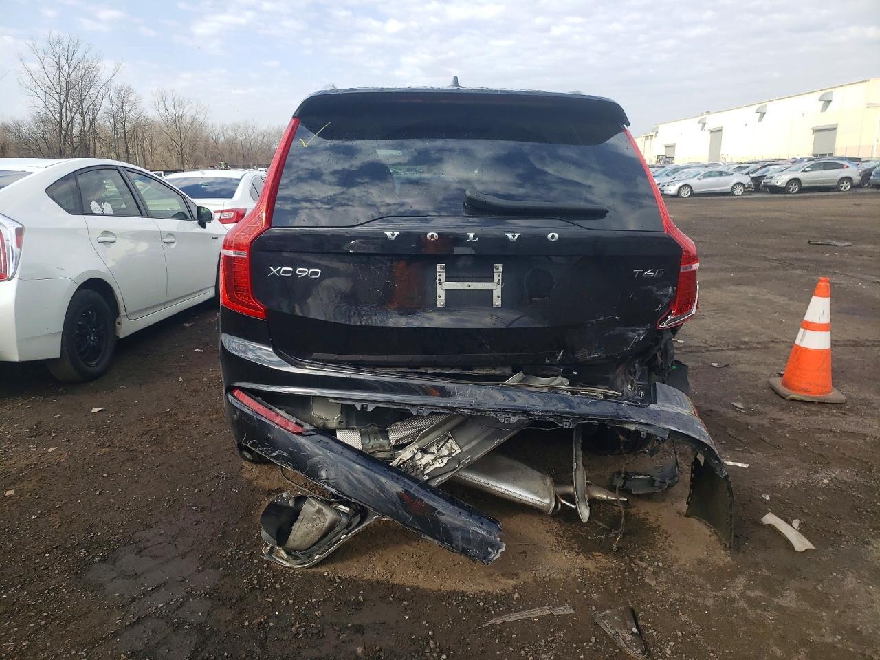 2021 VOLVO XC90